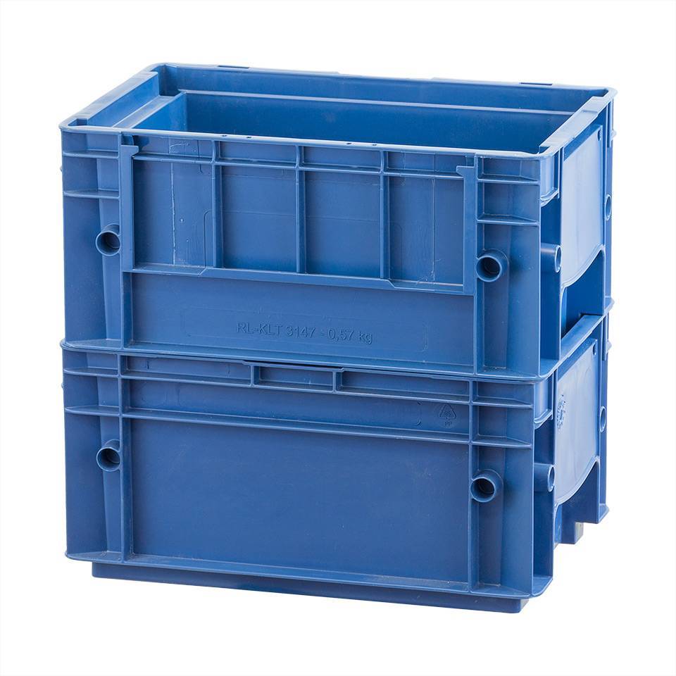 Cajas KLT apiladas en columna en configuración de pool retornable